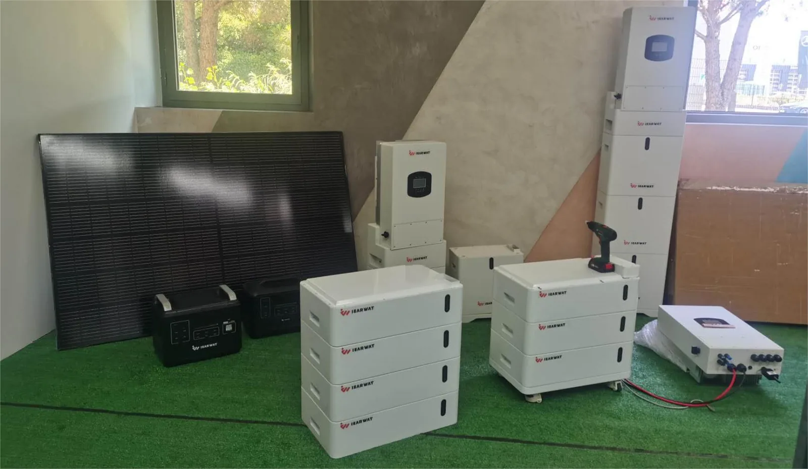 Equipements photovoltaiques IEARWAT presentes en showroom
